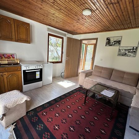Garden Guesthouse Gjakova Eksteriør billede