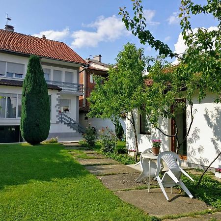 Garden Guesthouse Gjakova Eksteriør billede