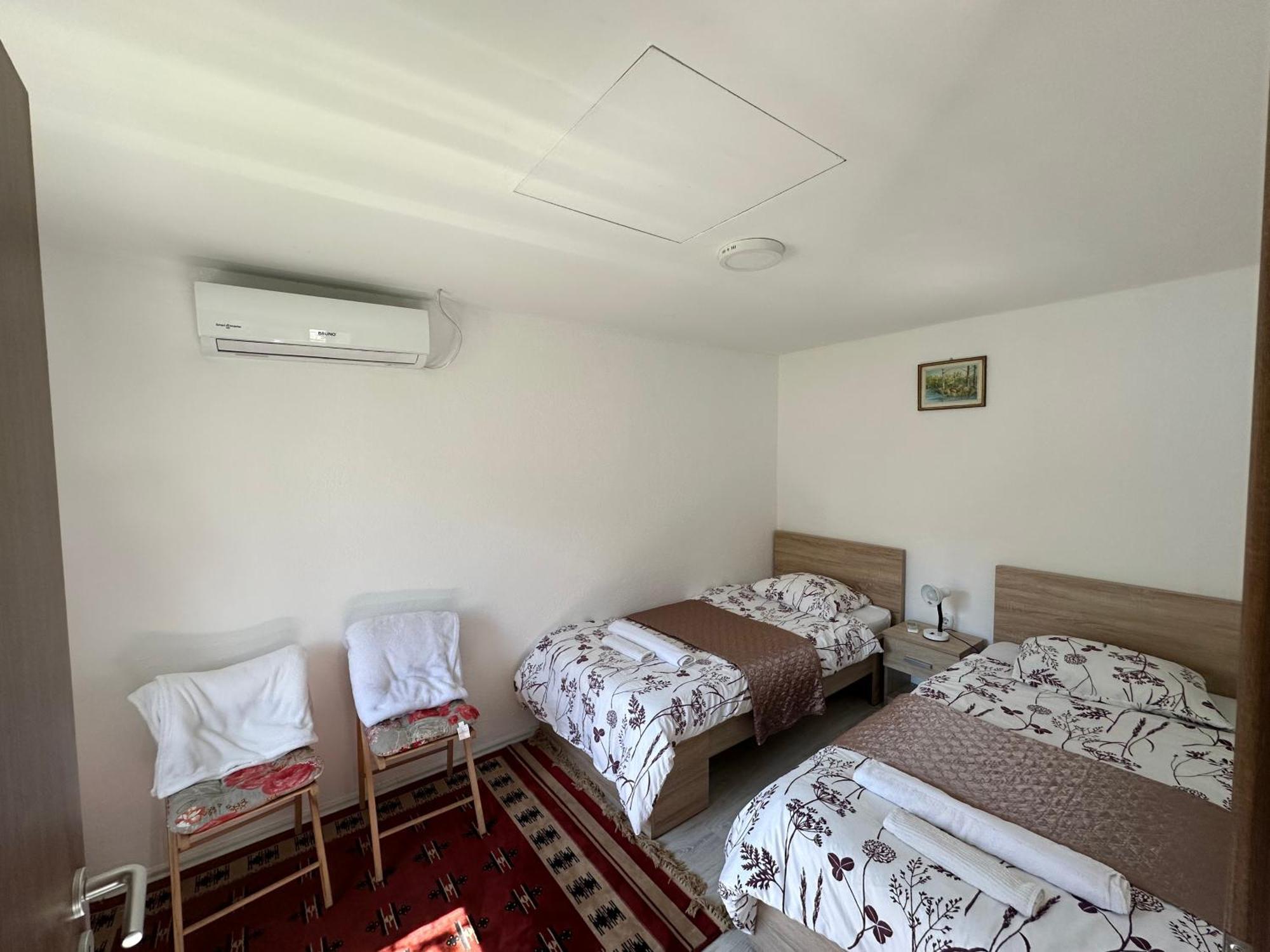 Garden Guesthouse Gjakova Eksteriør billede