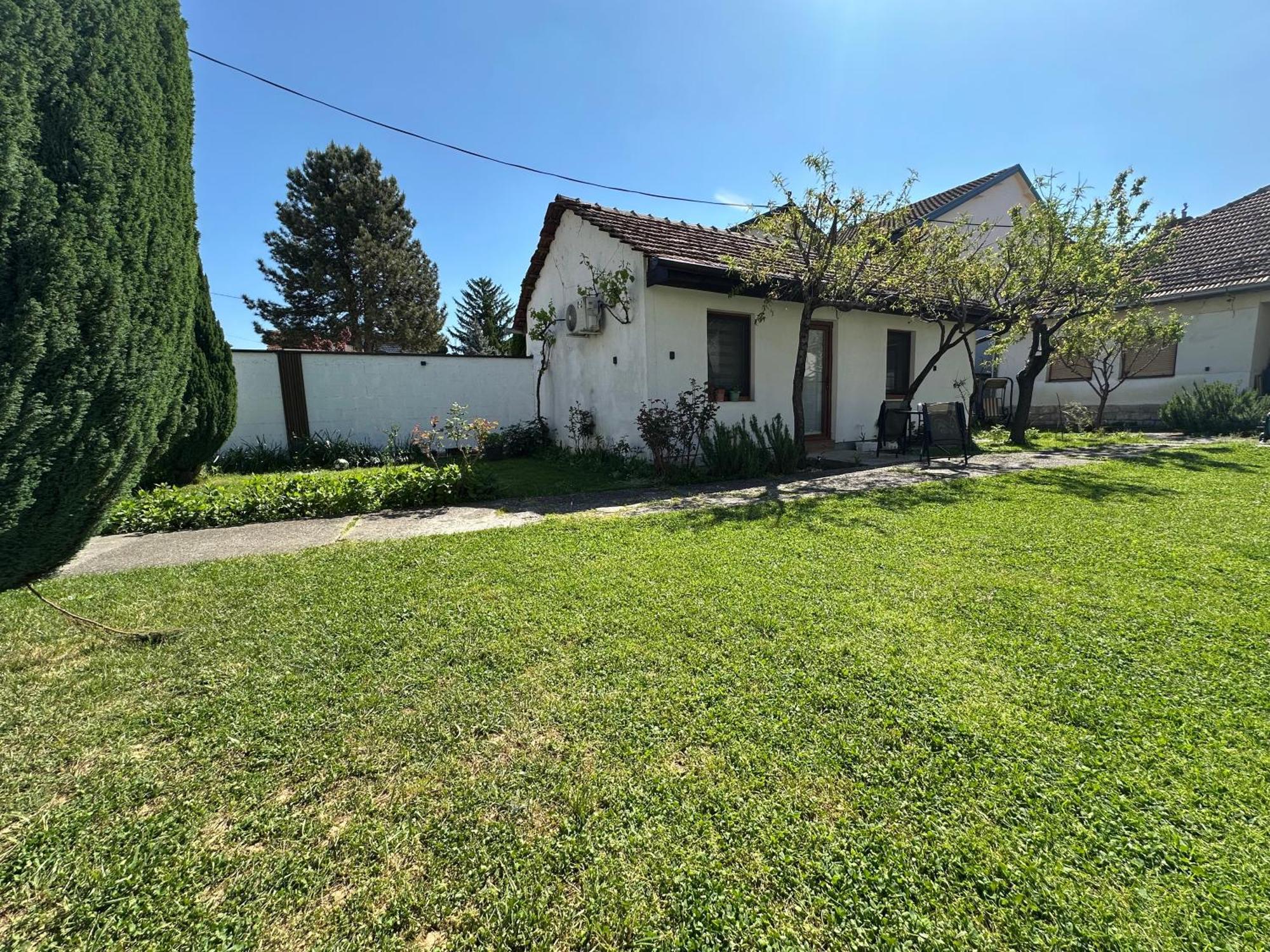 Garden Guesthouse Gjakova Eksteriør billede