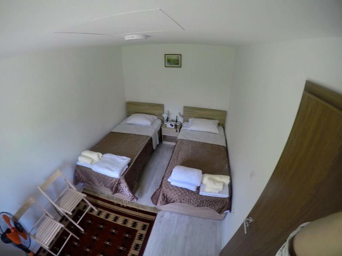 Garden Guesthouse Gjakova Eksteriør billede